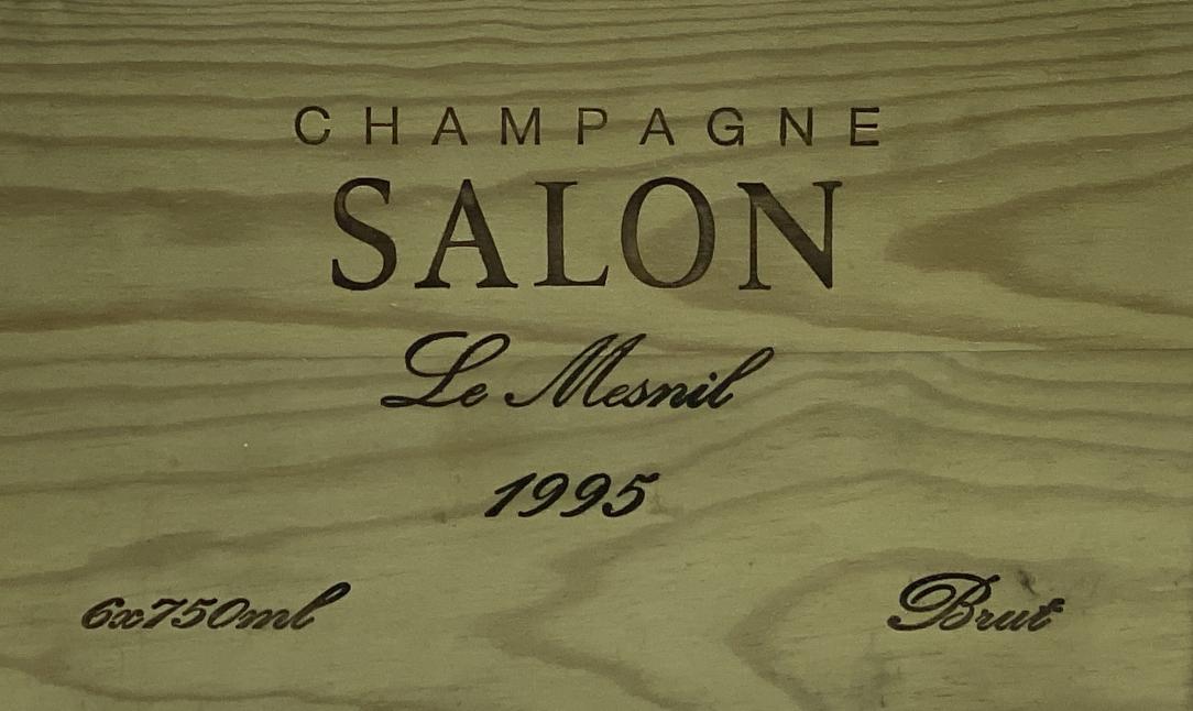 Wooden case of Salon Champagne